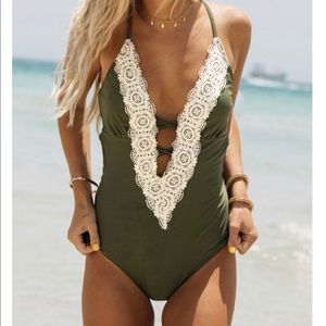 NWT Cupshe one-piece Bathing suit size M